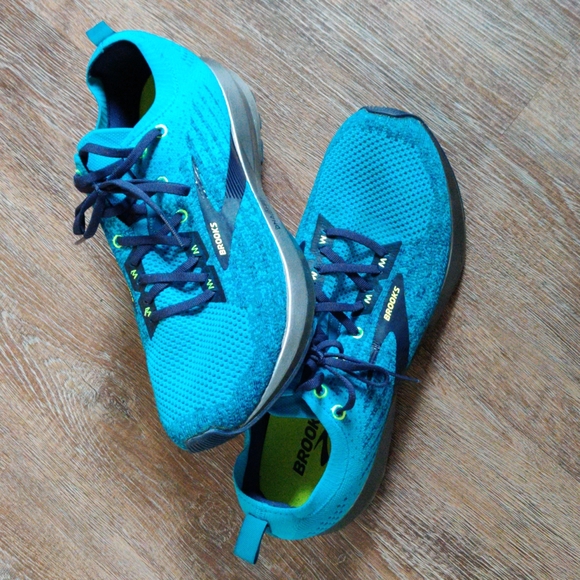 Brooks Levitate 3 Runner - Picture 3 of 5